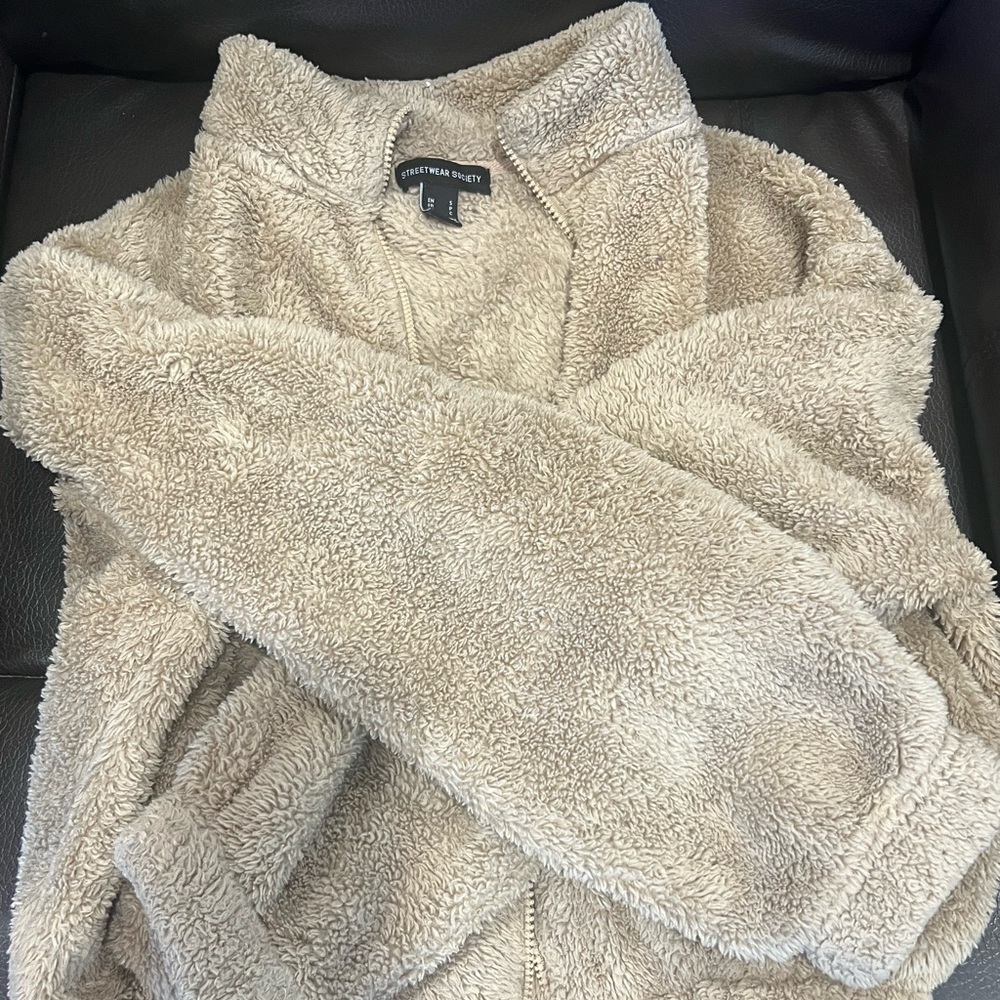 Cozy Sherpa Jacket with side pockets